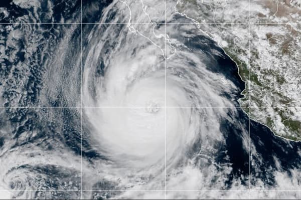 Priscilla Costas de Oaxaca, Guerrero, Michoacán y Colima experimentan, vientos muy fuertes a intensos y oleaje elevado