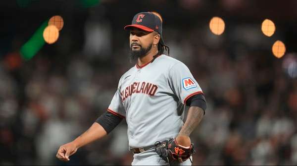 El lanzador de los Cleveland Guardians, Emmanuel Clase, fue arrestado por el FBI en aeropuerto JFK tras ser acusado de manipular lanzamientos en juegos de la MLB