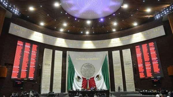La ley aprobada por el Congreso considera 10.2 billones de pesos para el siguiente año, 5.9% por arriba de la inflación esperada