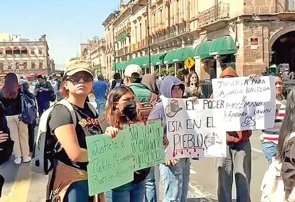 Morelia En Michoacán continúan las protestas por el crimen del alcalde de Uruapan, Carlos Manzo Rodríguez