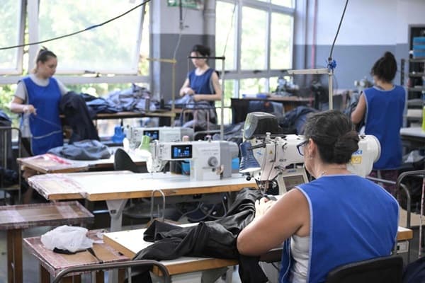 Desde que asumió Milei, en diciembre de 2023, se perdieron 300 mil empleos y cerraron 21 mil empresas, según datos del sector fabril.